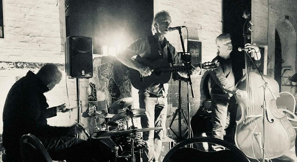 Live photo: JPTB nearly acoustic set-up at Prickwillow ArtSpace in Ely